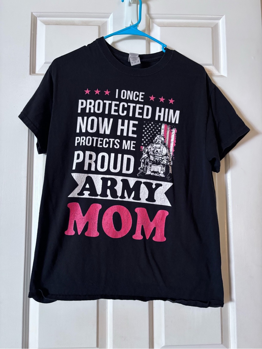 Gildan Black 'Proud Army Mom' Tee with Red & White Graphic